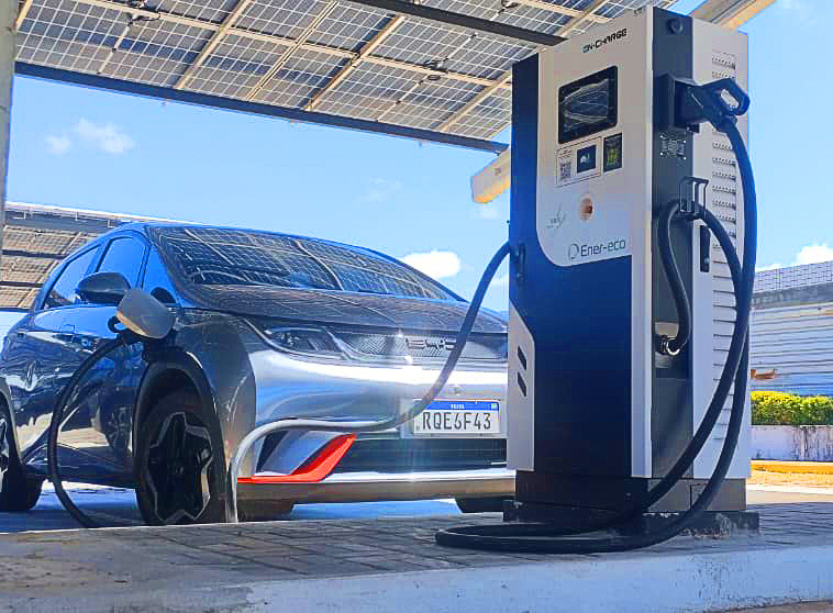 Carregador Elétrico Moderno